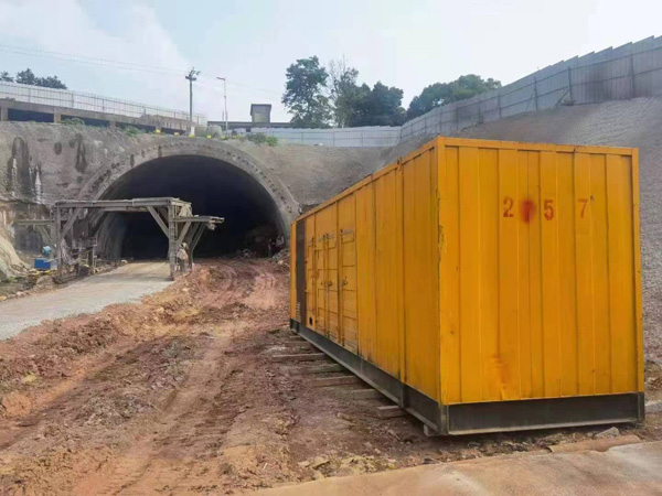 岭东发电机出租自启装置的工作原理是什么？