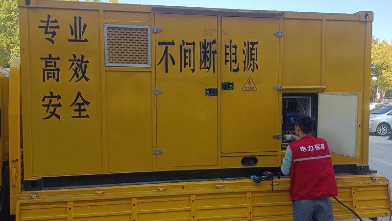 岭东柴油发电机组和UPS电源配合使用时，如何避免切换过程中的电力中断？