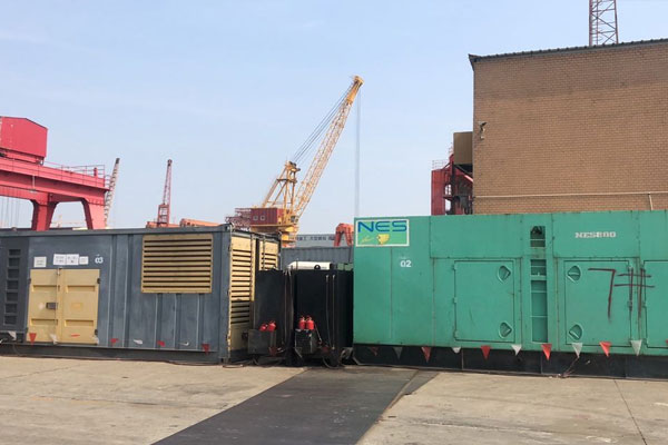 岭东发电机出租空气滤清器的清洁频率是多少？
