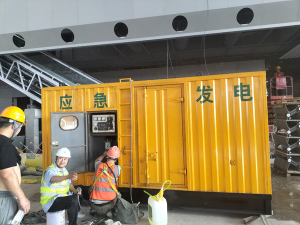 岭东怎样判断空气滤清器是否需要更换？