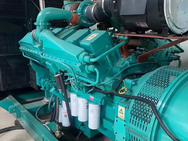 岭东更换100kW柴油发电机组机油时，需要注意哪些事项？